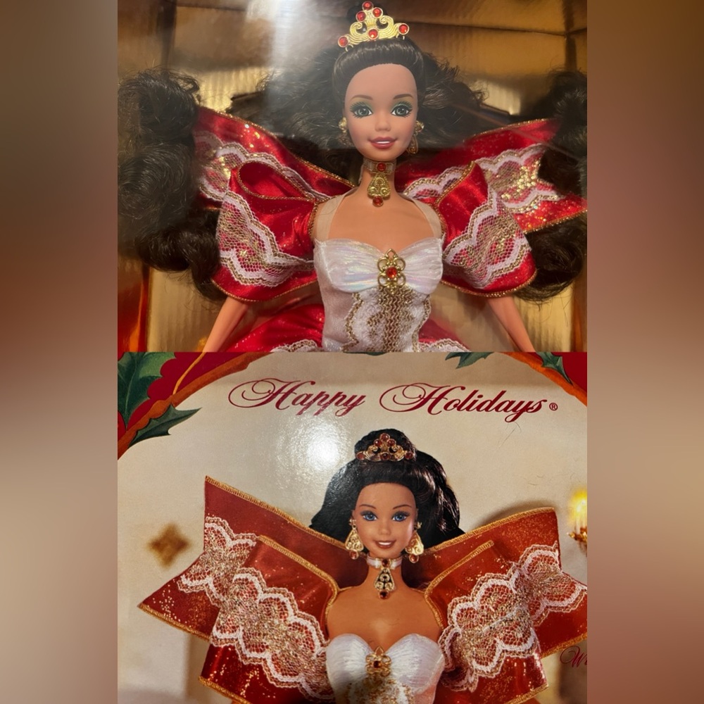 Happy Holidays Special Edition 1997 Barbie Doll BOX ERROR Blue & green eyes